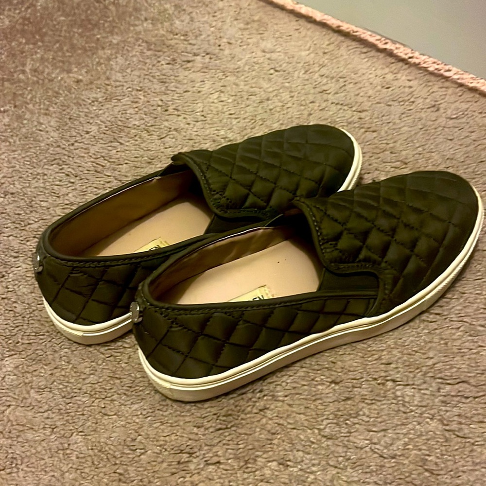 Steve Madden quilted shoes